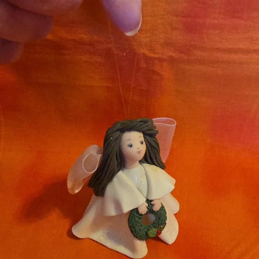 Kneeded Angels Ornament Figurine with Wreath 6305